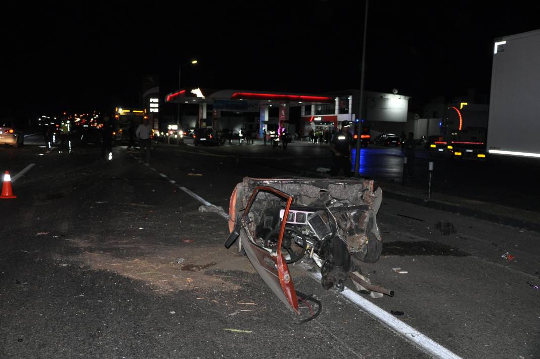 5 kişinin öldüğü trafik kazasında kimlikler belli oldu, acı an ortaya çıktı 18
